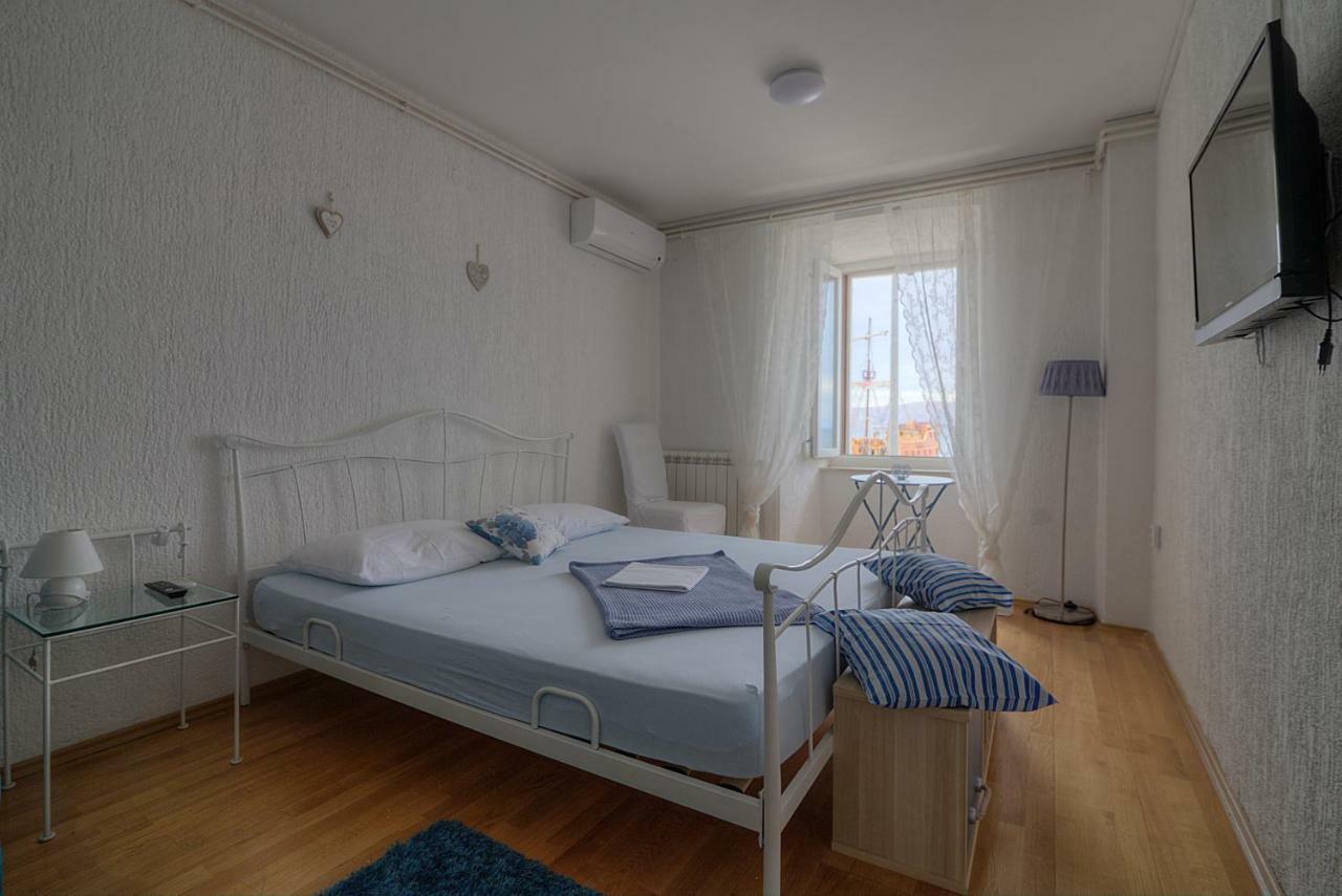 Apartments & Rooms Josephine Senj  Zewnętrze zdjęcie