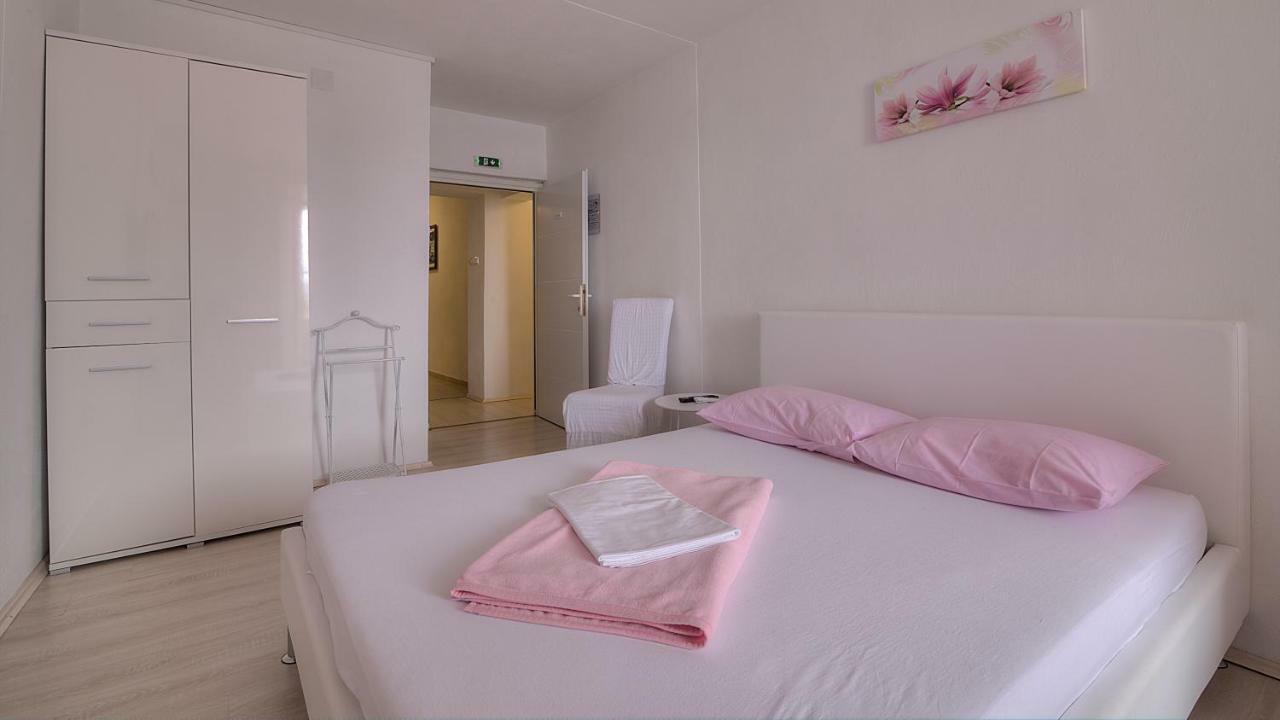 Apartments & Rooms Josephine Senj  Zewnętrze zdjęcie