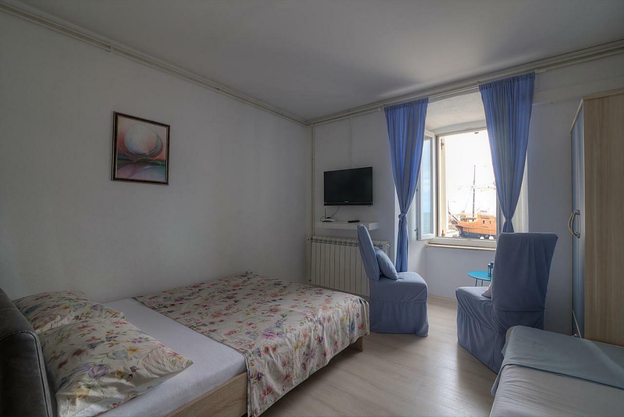 Apartments & Rooms Josephine Senj  Zewnętrze zdjęcie