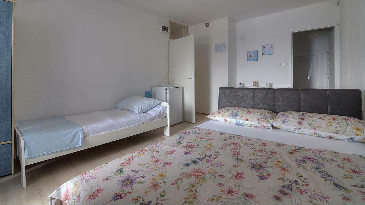 Apartments & Rooms Josephine Senj  Zewnętrze zdjęcie