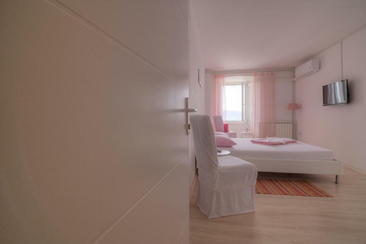 Apartments & Rooms Josephine Senj  Zewnętrze zdjęcie